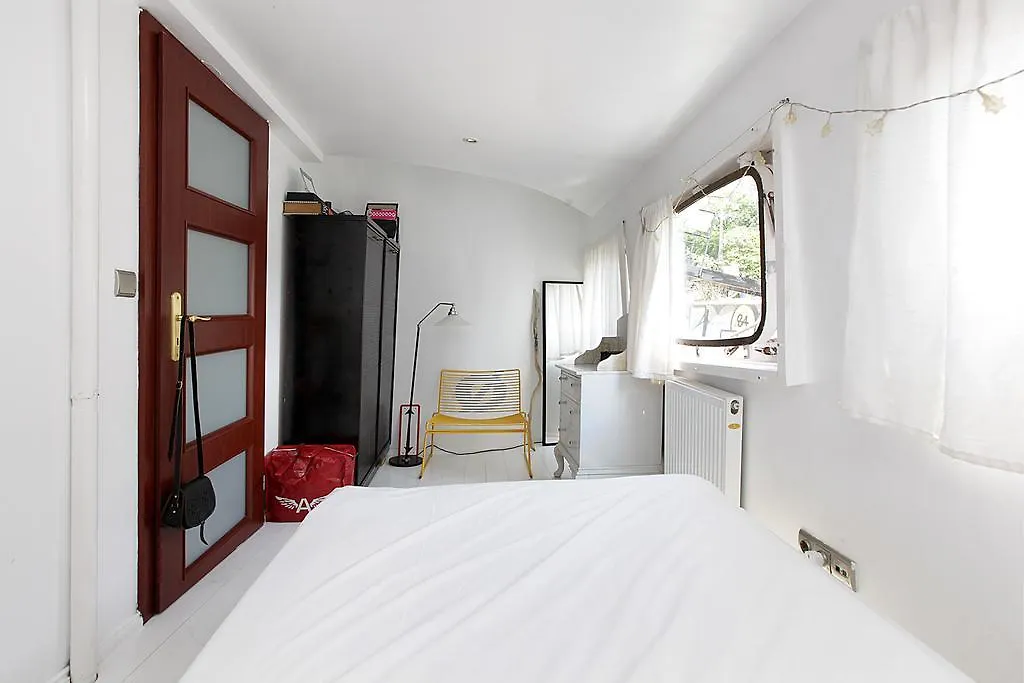 Copenhagen Houseboat Hotel 3*,