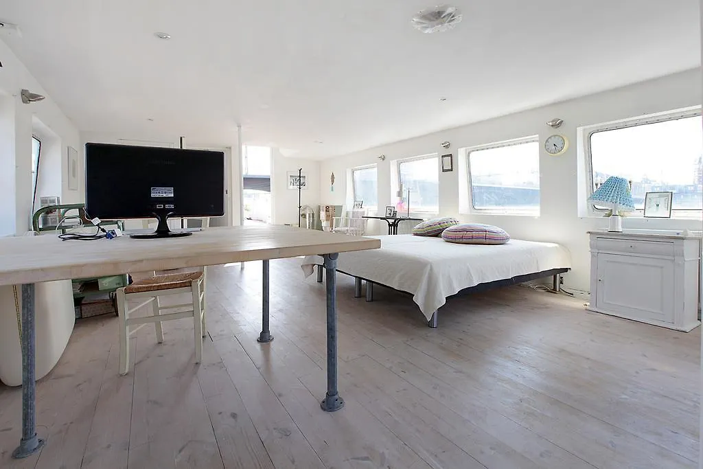 Botel Copenhagen Houseboat Hotel