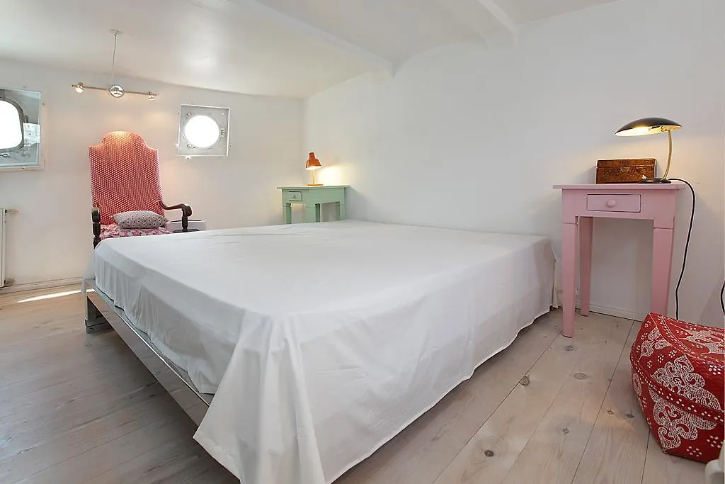 Copenhagen Houseboat Hotel Botel