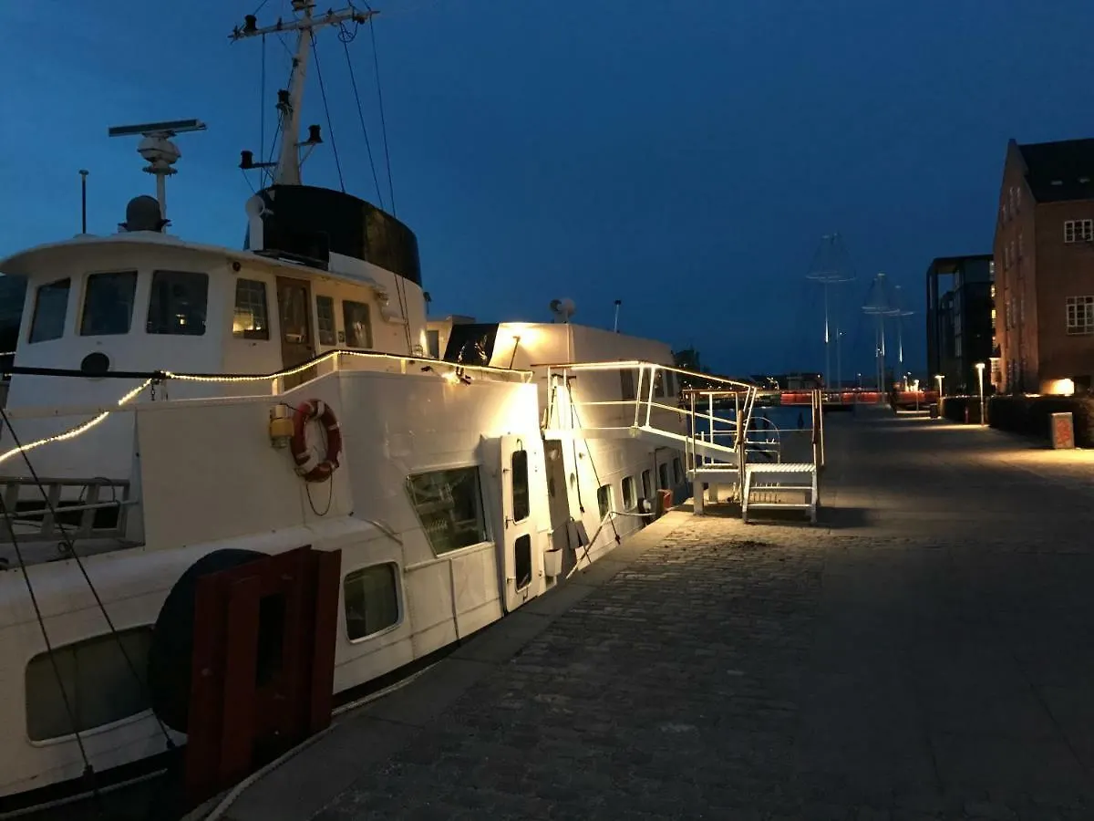 Copenhagen Houseboat Hotel